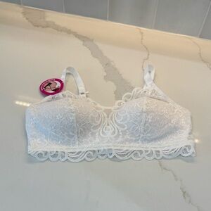 NWT Bali White Lace Bralette M